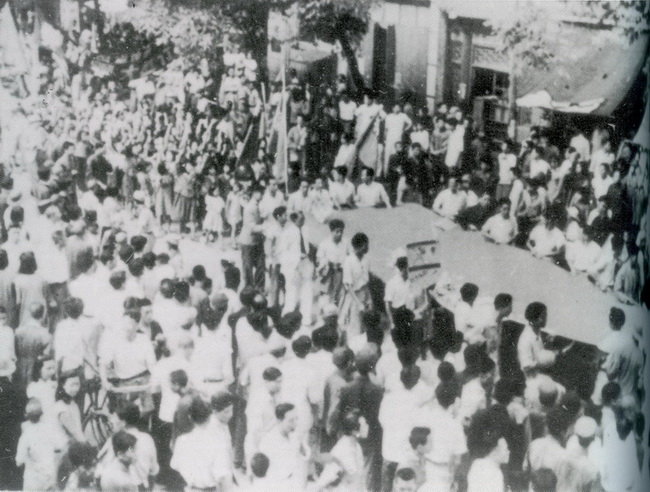 何香凝、柳亚子、李济深等带领下的桂林“国旗献金大游行”活动,1944年6月18日 何香凝、柳亚子、李济深等带领下的桂林“国旗献金大游行”活动,1944年6月18日
