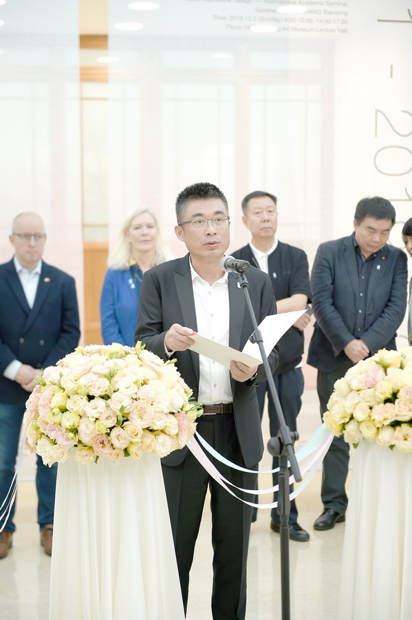 何香凝美术馆副馆长蔡显良致辞