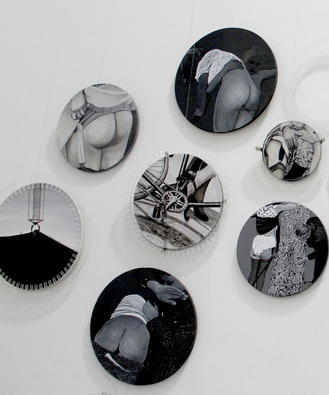 王海龙，2011年绘画装置 .尺寸可变 2011《不确定因素-爱你一万年》